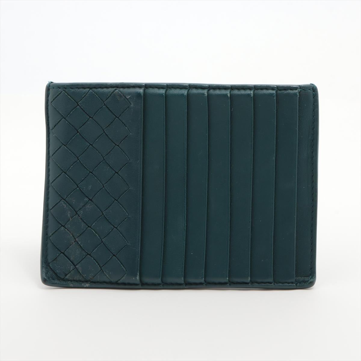 The Bottega Veneta Intrecciato Coin Card Case in Dark Green is a sleek and practical accessory crafted with the brand's signature Intrecciato weaving technique. Made from high-quality leather, the coin card case exudes luxury and sophistication. The