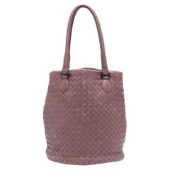 Bottega Veneta Intrecciato Tieflila Eimertasche aus Leder