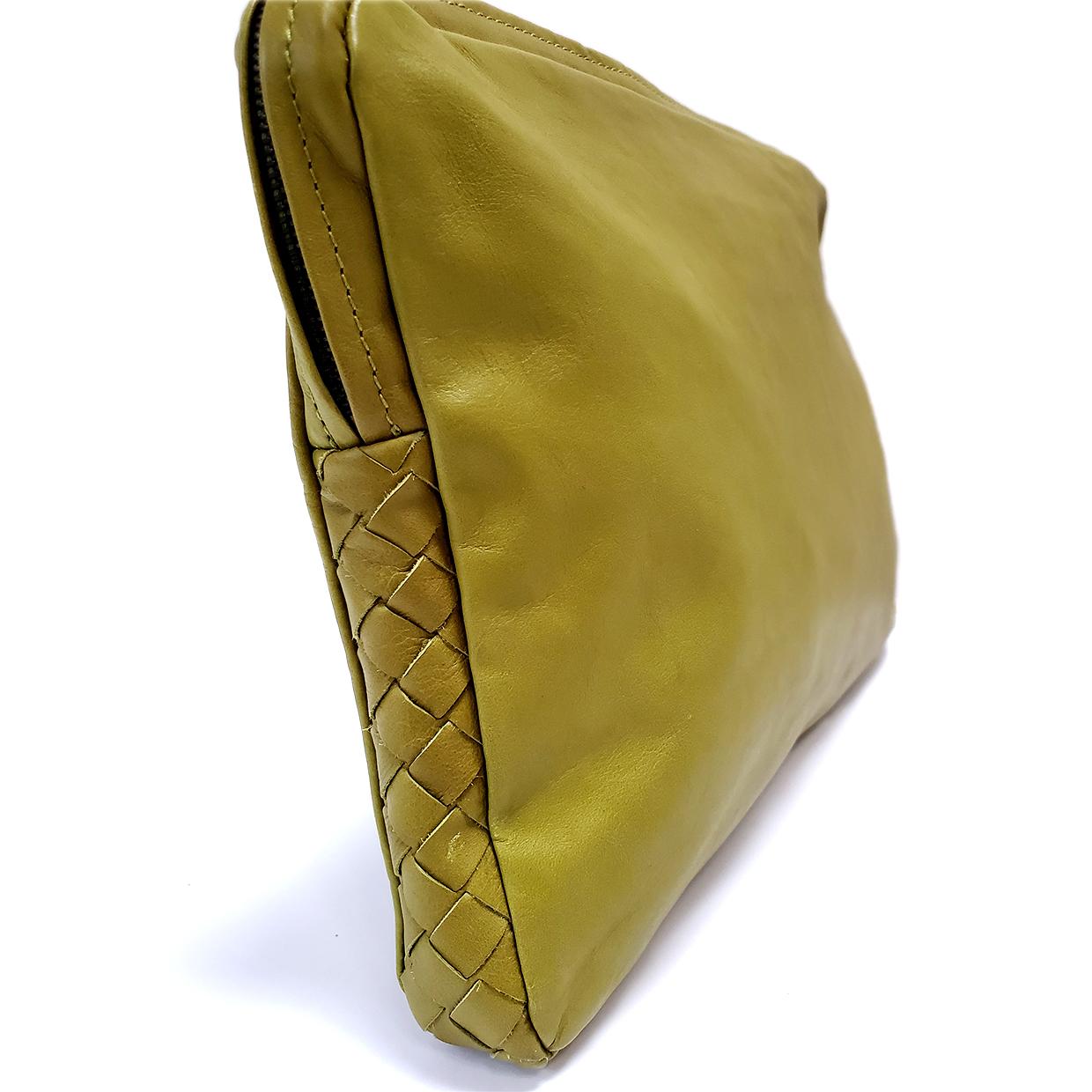 Brown Bottega Veneta Intrecciato Green Woven Pouch Handbag For Sale