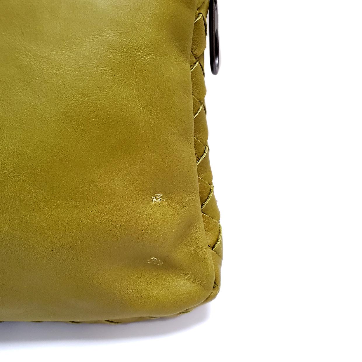 Women's Bottega Veneta Intrecciato Green Woven Pouch Handbag For Sale