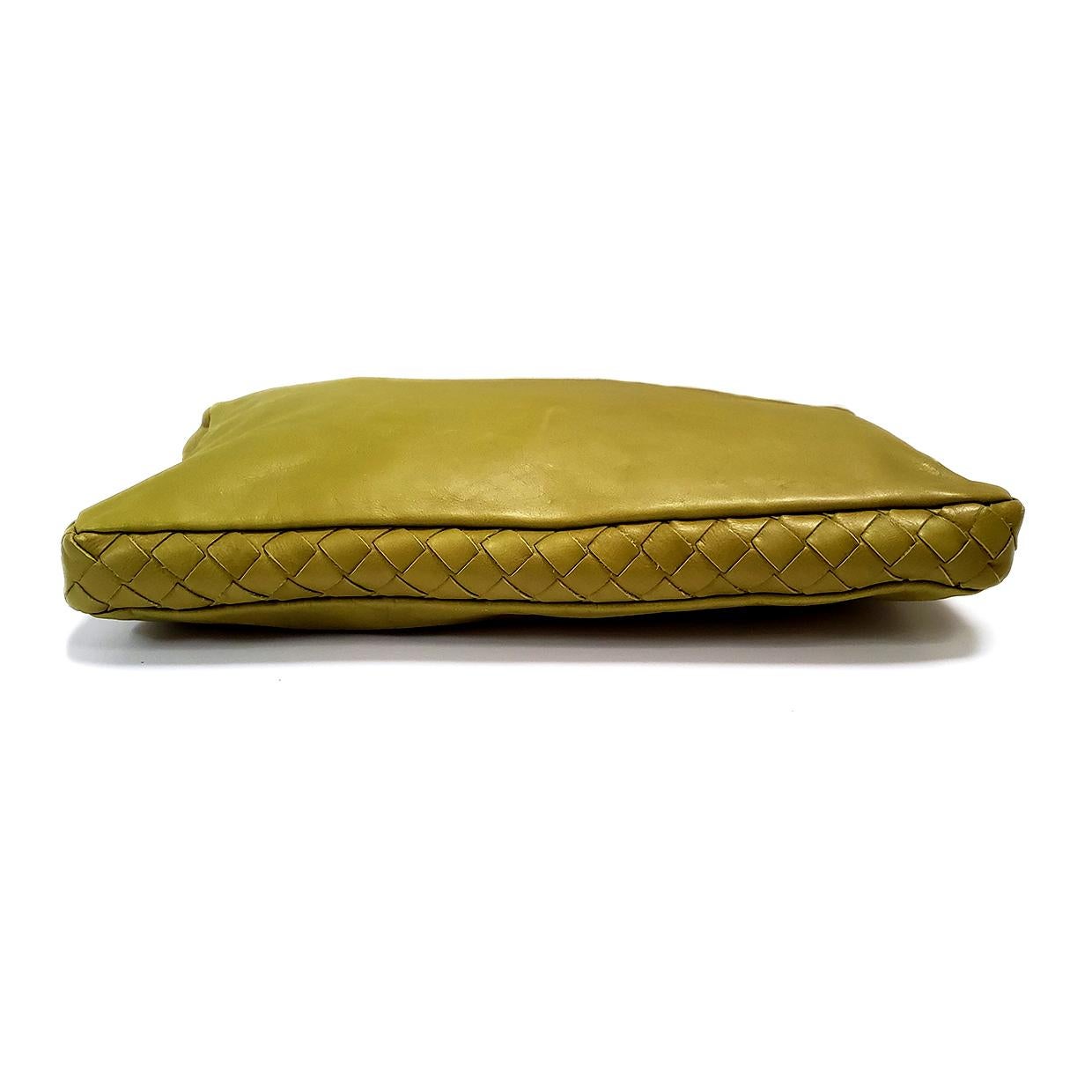Bottega Veneta Intrecciato Green Woven Pouch Handbag For Sale 1