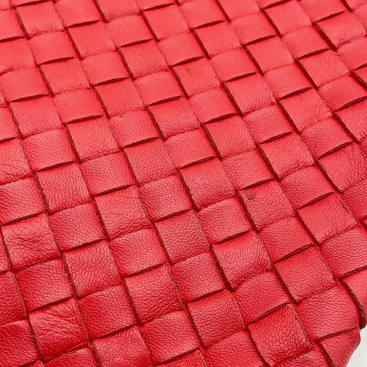 Bottega Veneta Intrecciato Hobo Bag in Red leather Large 8