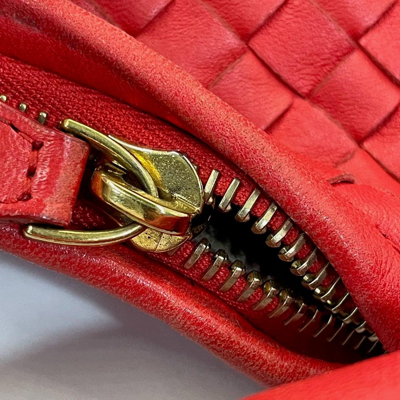 Bottega Veneta Intrecciato Hobo Bag in Red leather Large 10