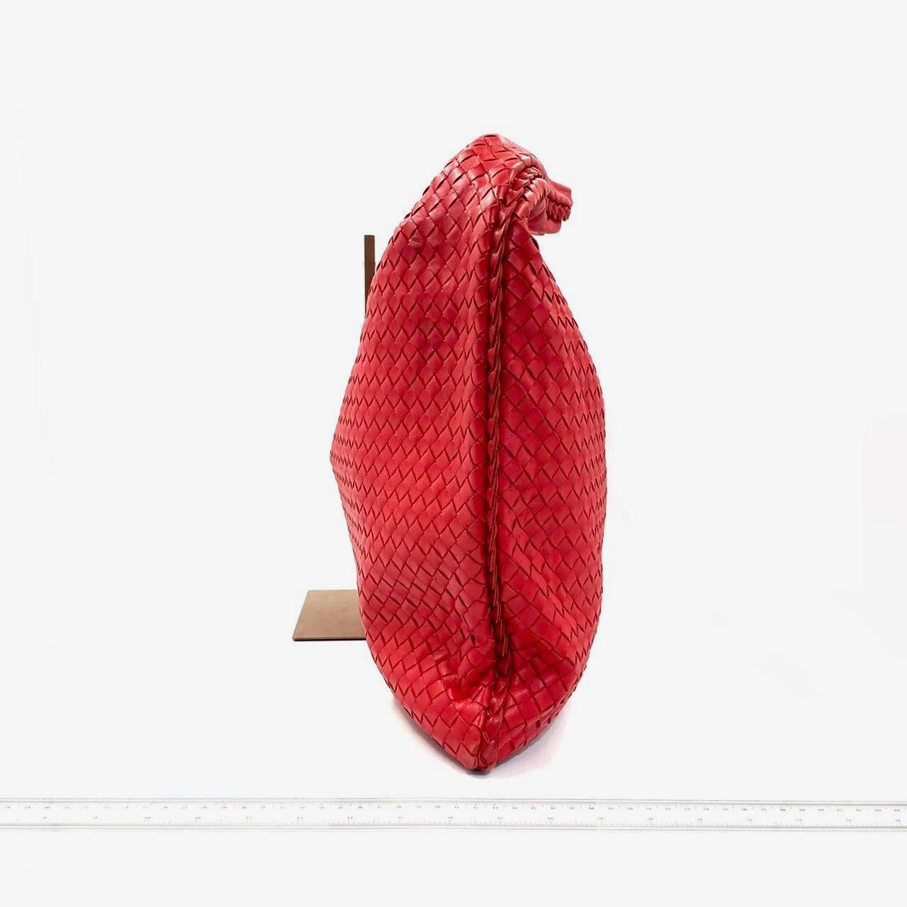 Bottega Veneta Intrecciato Hobo Bag in Red leather Large 1