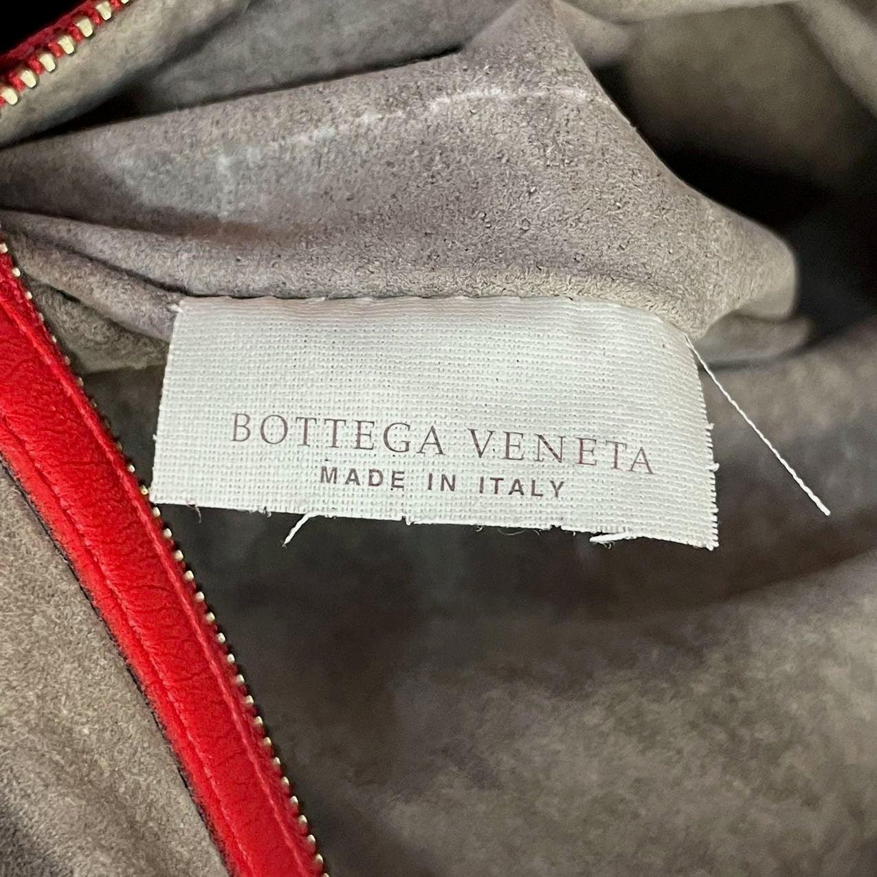 Bottega Veneta Intrecciato Hobo Bag in Red leather Large 3