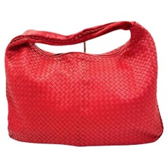 Bottega Veneta Intrecciato Hobo Tasche aus rotem Lammfell