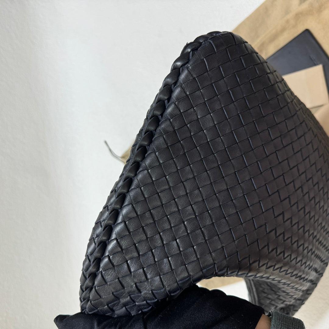 De las mujeres Bottega Veneta Bolso Hobo Intrecciato Mediano Piel de cordero negra 40cm