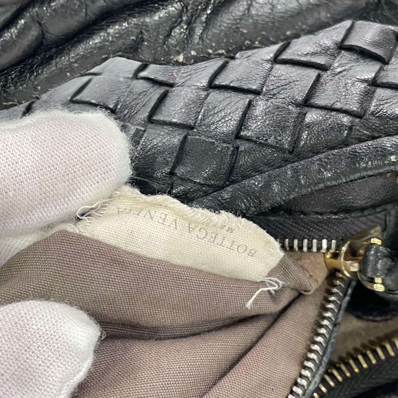 Bottega Veneta Bolso Hobo Intrecciato Mediano Piel de cordero negra 45cm en venta 5