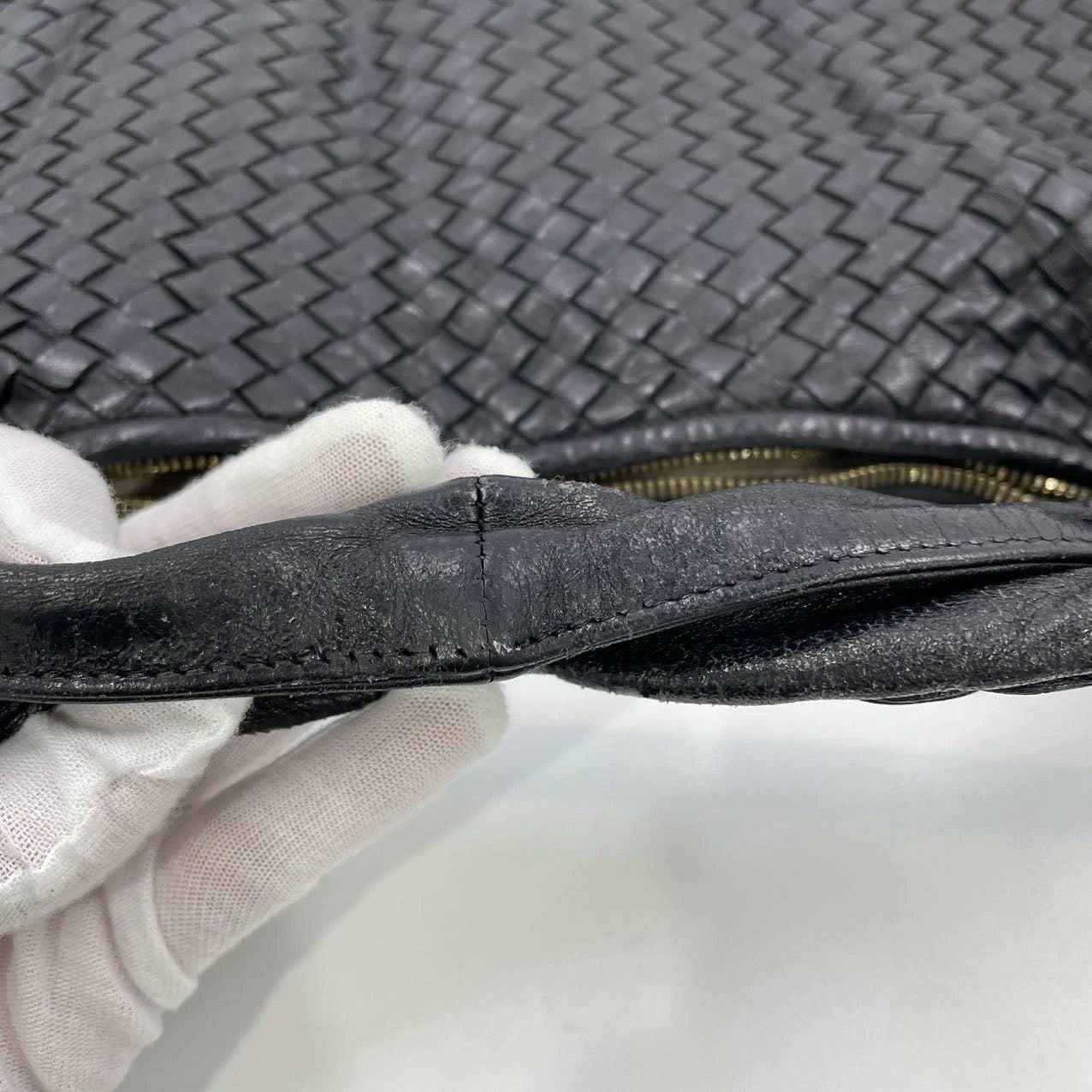 Bottega Veneta Bolso Hobo Intrecciato Mediano Piel de cordero negra 45cm en venta 7