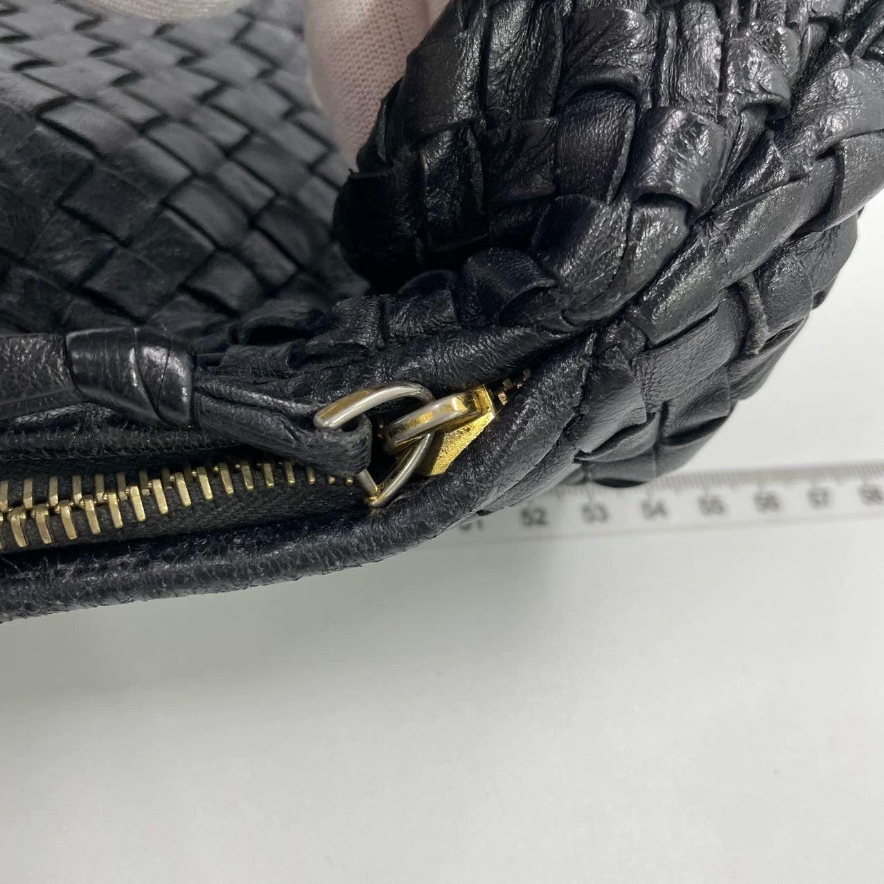 Bottega Veneta Bolso Hobo Intrecciato Mediano Piel de cordero negra 45cm en venta 9