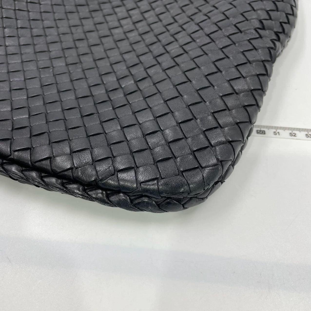 Bottega Veneta Bolso Hobo Intrecciato Mediano Piel de cordero negra 45cm en venta 11