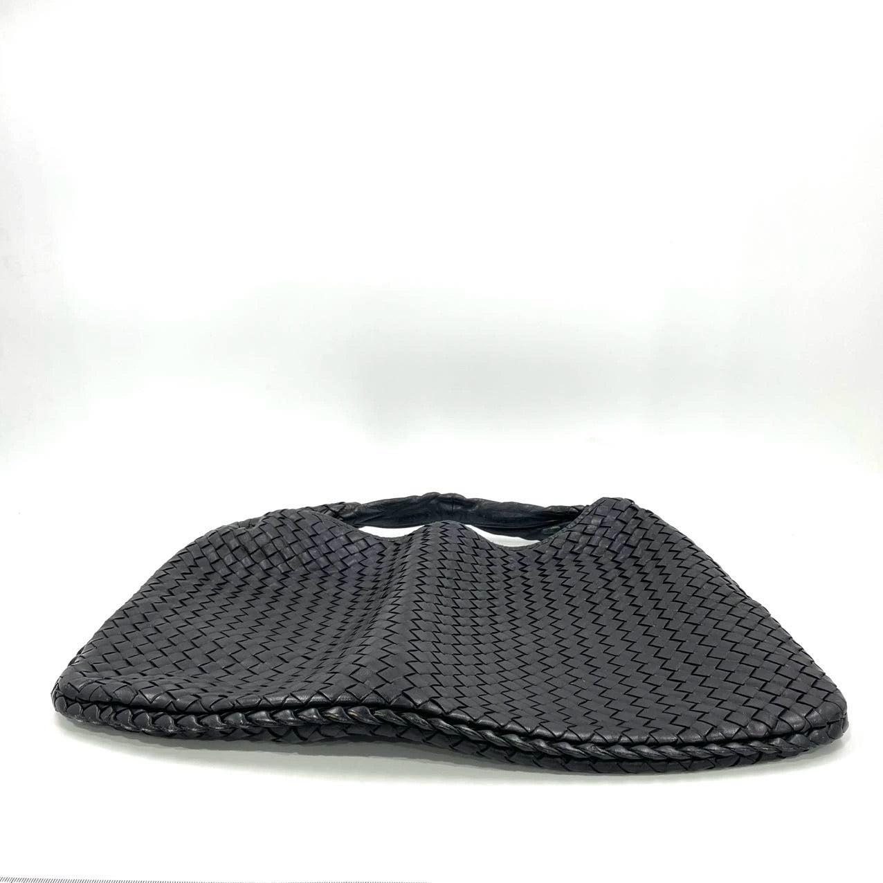 Bottega Veneta Bolso Hobo Intrecciato Mediano Piel de cordero negra 45cm
 Estas son fotos profesionales de la bolsa real .
 Este Bolso Hobo Bottega Veneta es una pieza excepcional de lujo, fabricada en la emblemática piel de cordero negra con el