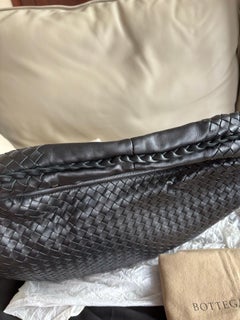 Bottega Veneta Intrecciato Hobo Bag Medium Black Lambskin leather 45cm