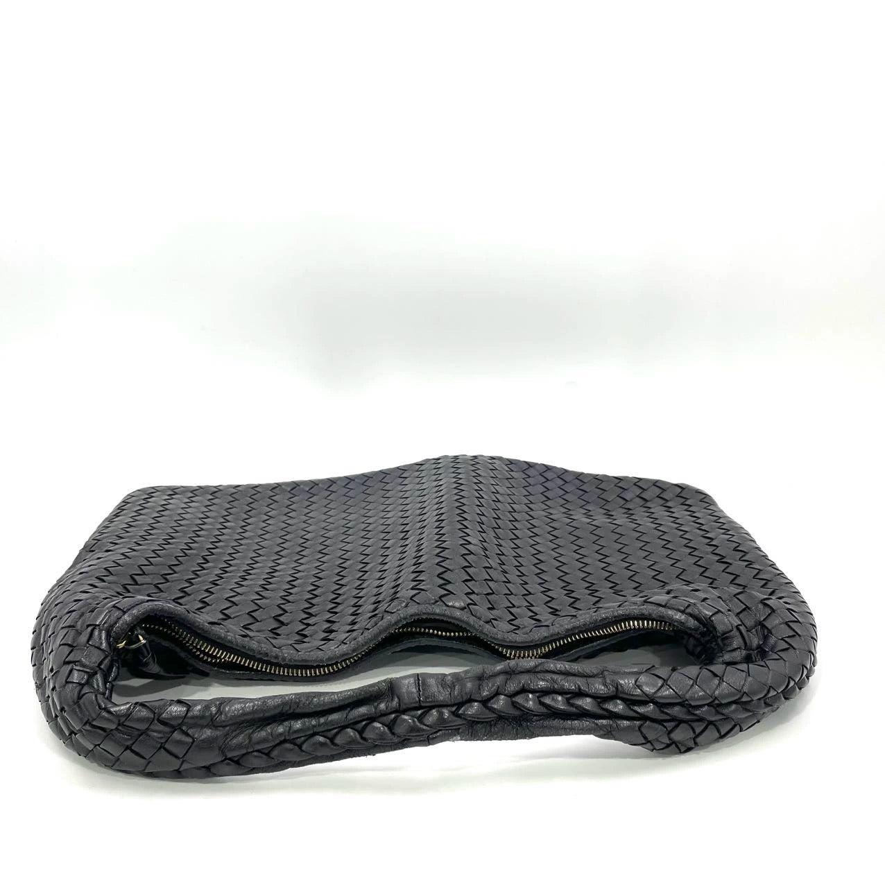 Bottega Veneta Bolso Hobo Intrecciato Mediano Piel de cordero negra 45cm en Excelente estado para la venta en AUBERVILLIERS, FR