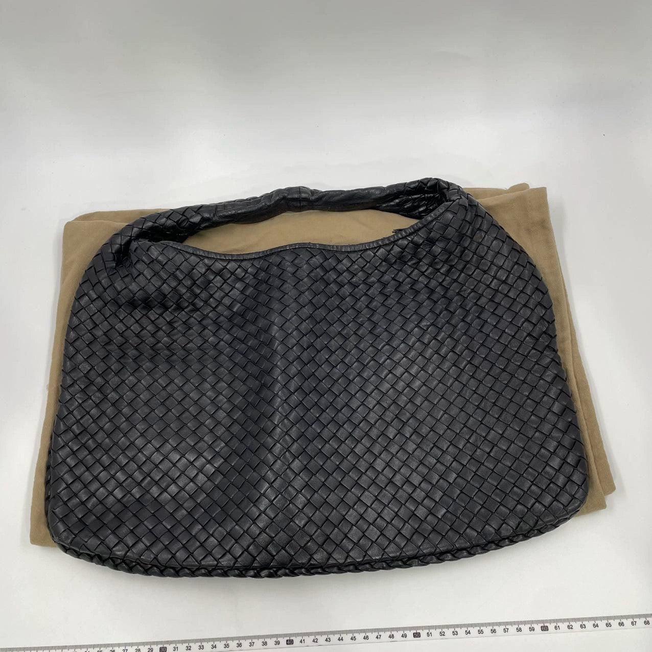 Bottega Veneta Bolso Hobo Intrecciato Mediano Piel de cordero negra 45cm en venta 2