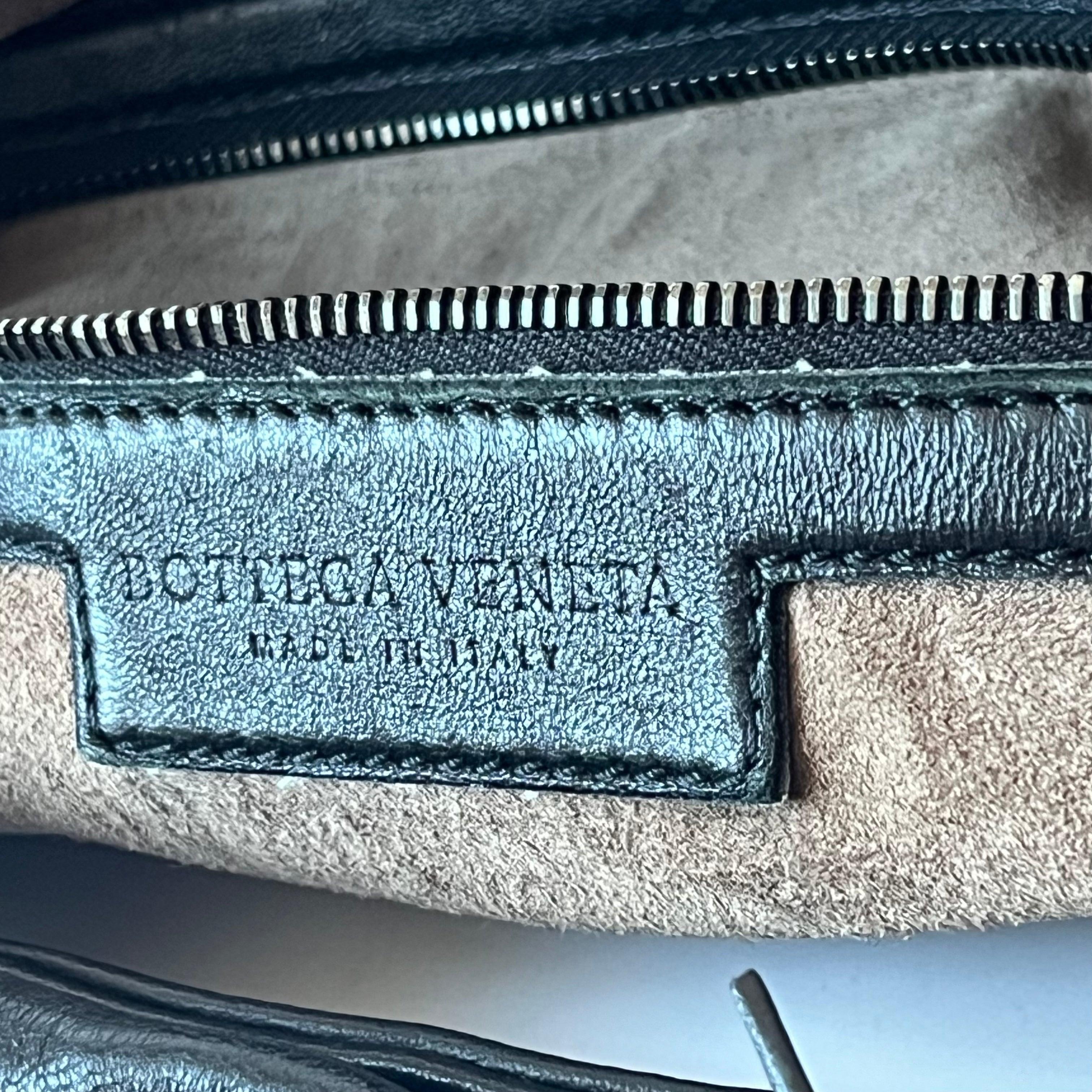 Bottega Veneta Bolso Hobo Intrecciato Mediano Piel de cordero negra 48cm en venta 7