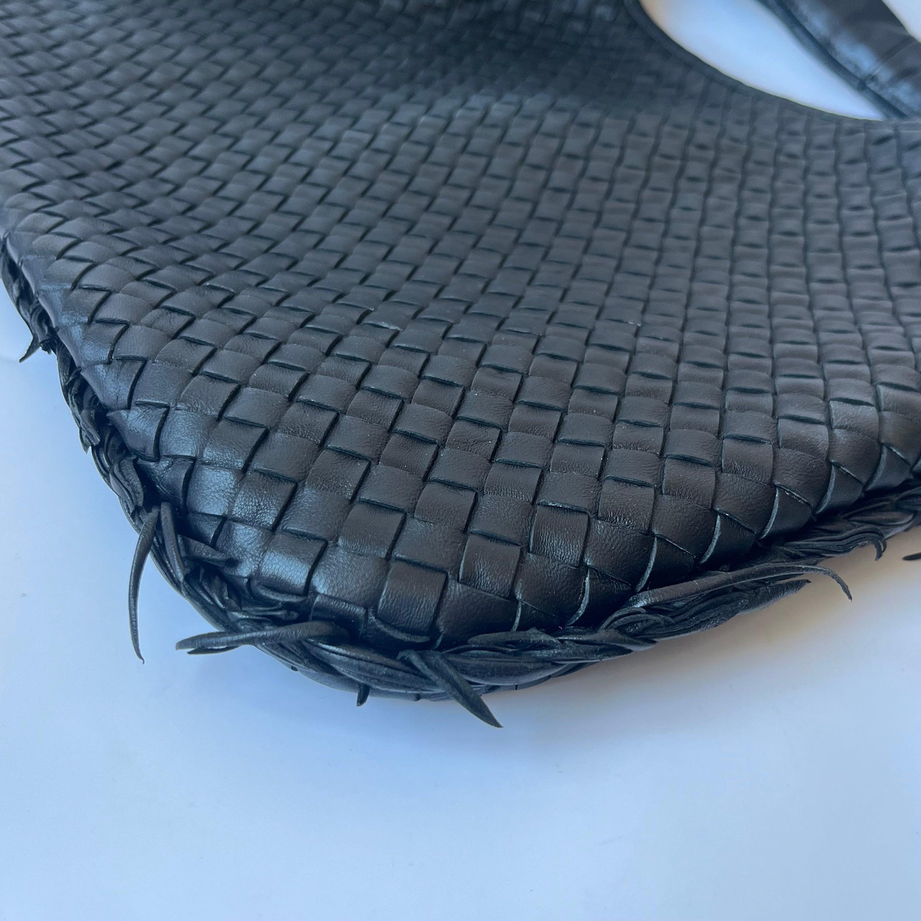 Bottega Veneta Bolso Hobo Intrecciato Mediano Piel de cordero negra 48cm en venta 9