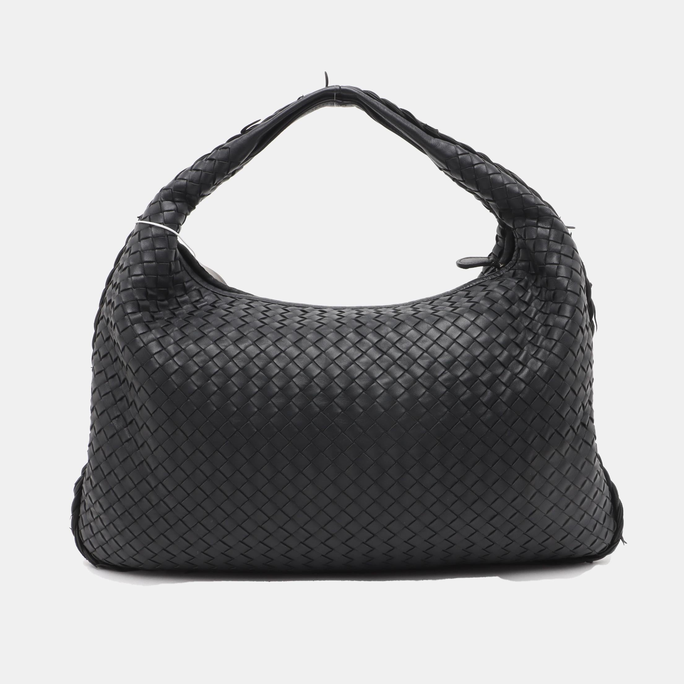 Bottega Veneta Bolso Hobo Intrecciato Mediano Piel de cordero negra 48cm en Excelente Estado en AUBERVILLIERS, FR