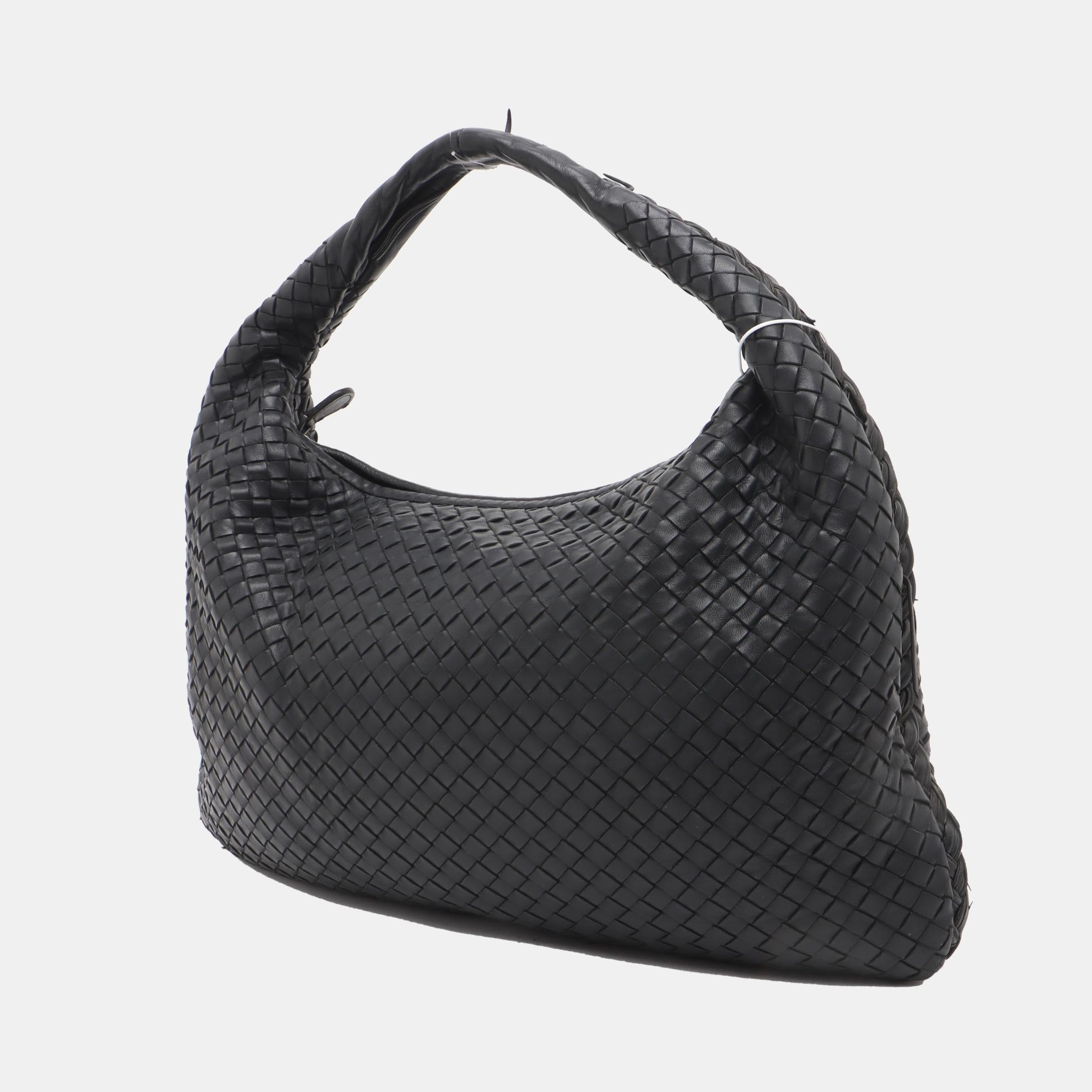De las mujeres Bottega Veneta Bolso Hobo Intrecciato Mediano Piel de cordero negra 48cm