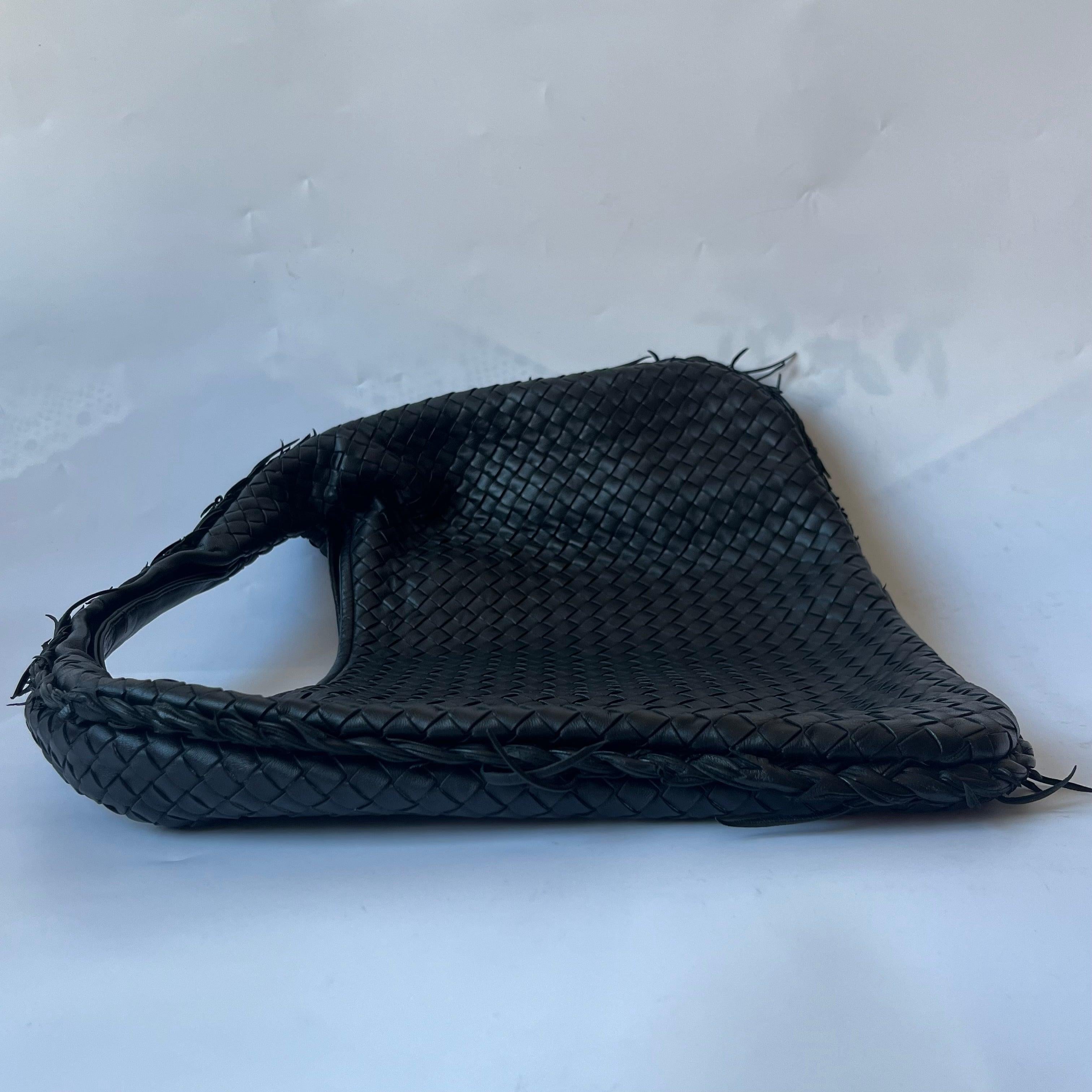De las mujeres Bottega Veneta Bolso Hobo Intrecciato Mediano Piel de cordero negra 48cm en venta
