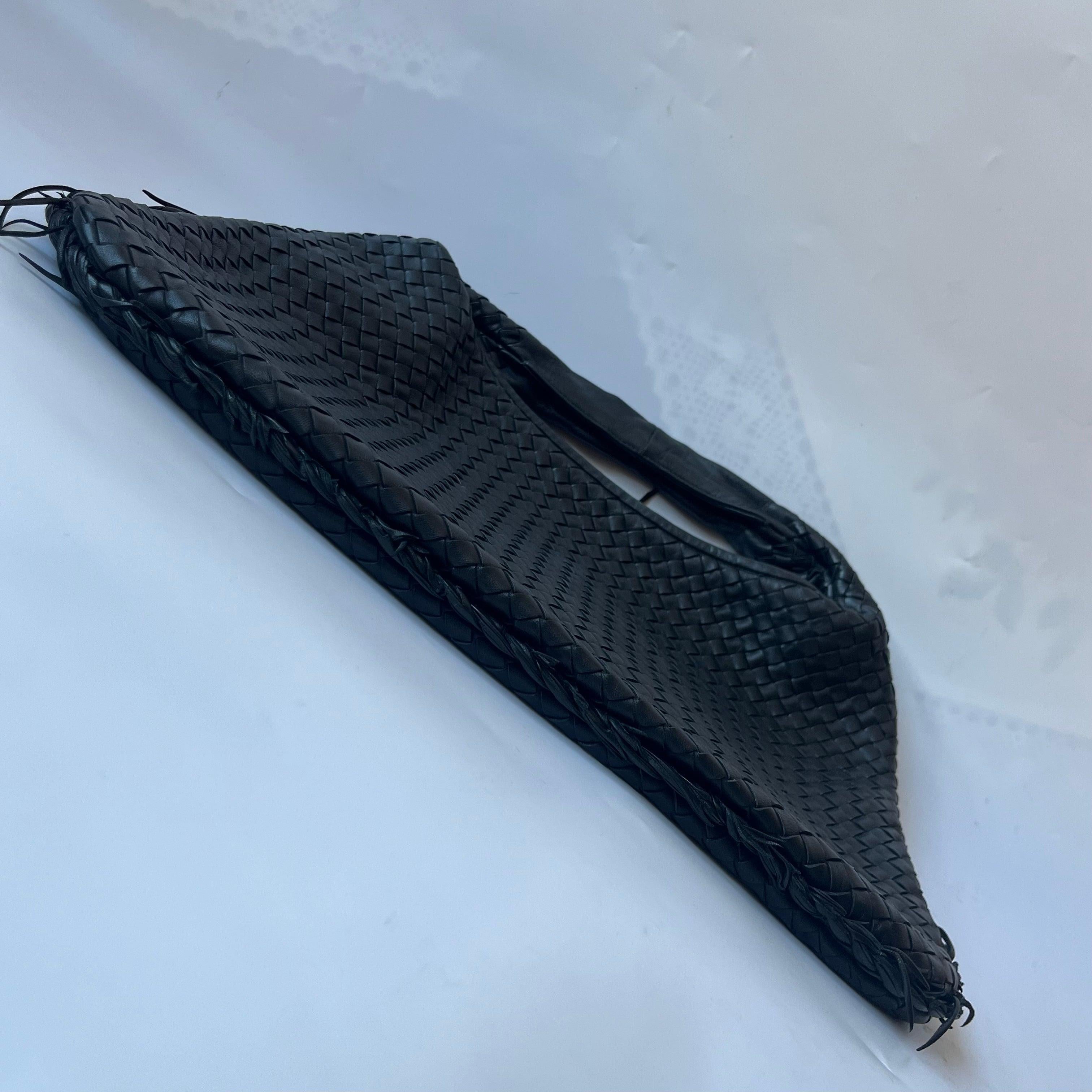 Bottega Veneta Bolso Hobo Intrecciato Mediano Piel de cordero negra 48cm en venta 2