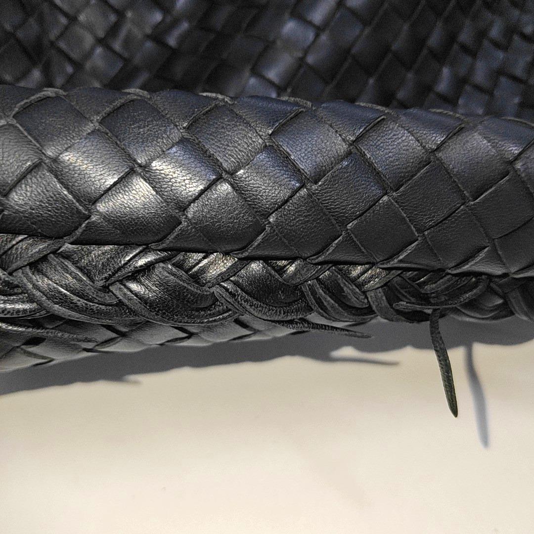Bottega Veneta Bolso Hobo Intrecciato Mediano Piel de cordero negra 48cm 4
