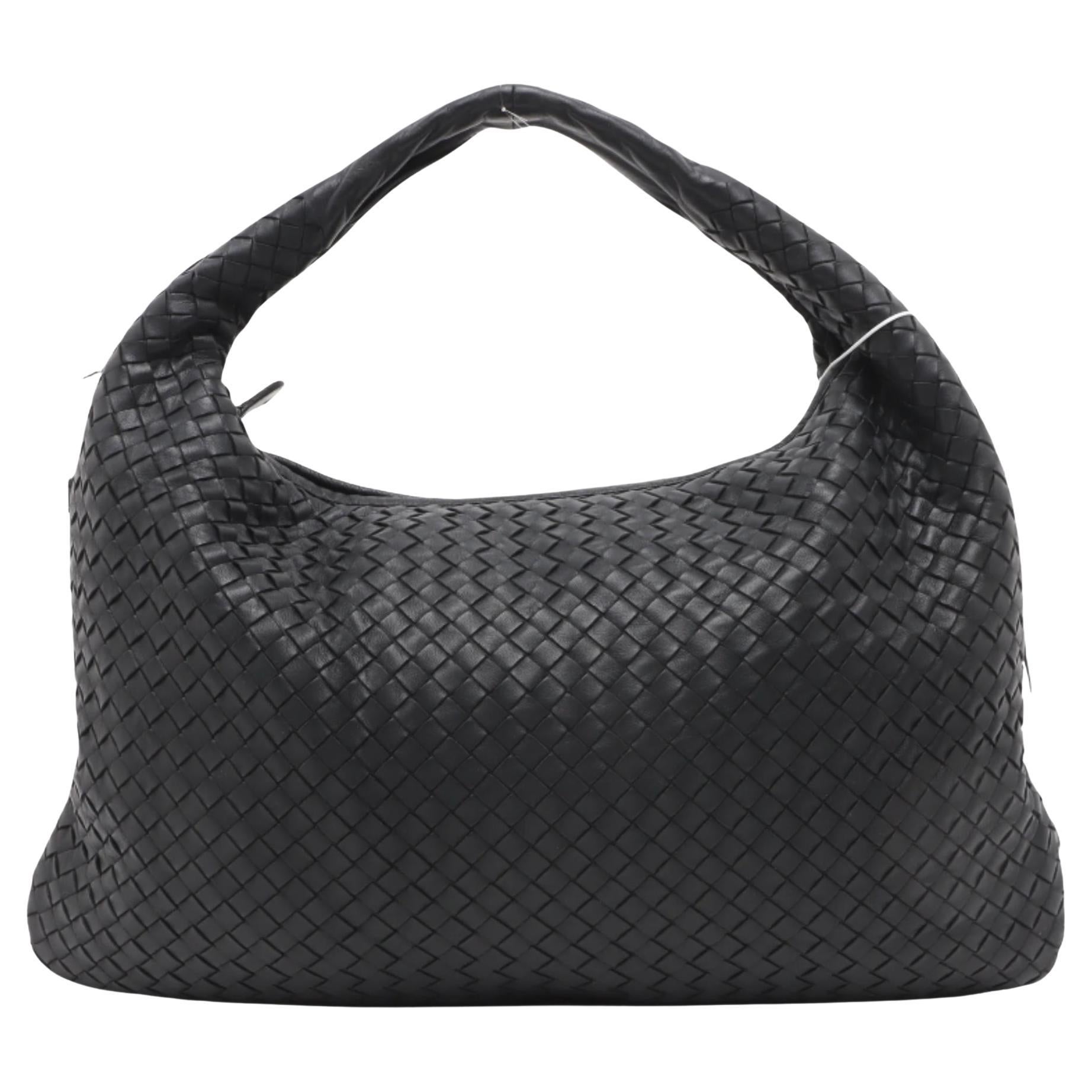 Bottega Veneta Bolso Hobo Intrecciato Mediano Piel de cordero negra 48cm en venta