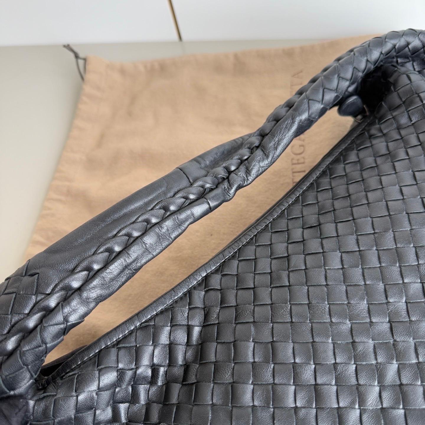 Bottega Veneta Intrecciato Hobo Bag Medium Black Leather 47cm 5