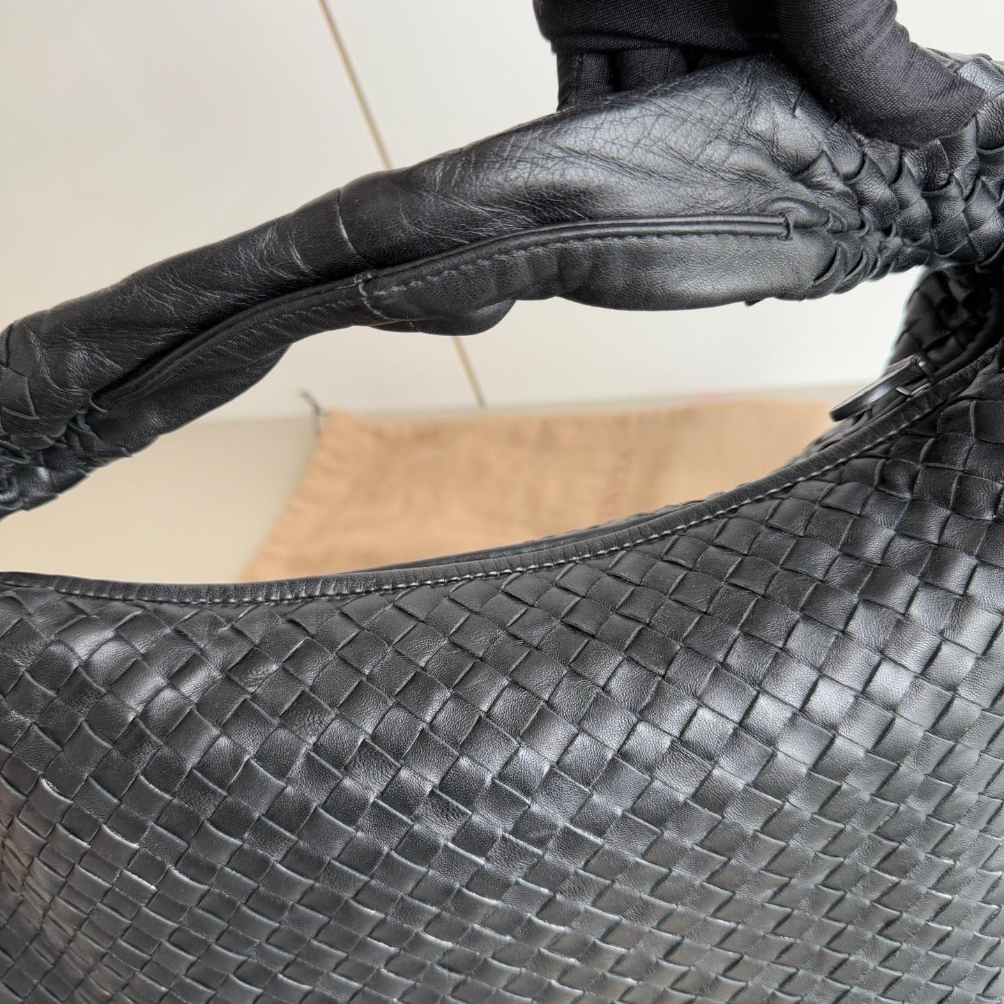 Bottega Veneta Intrecciato Hobo Bag Medium Black Leather 47cm 9