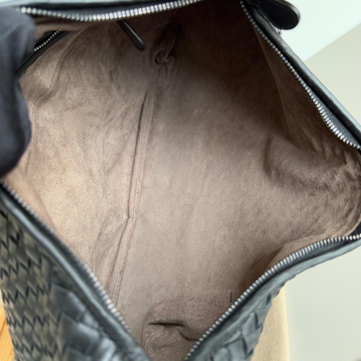 Bottega Veneta Intrecciato Hobo Bag Medium Black Leather 47cm 10
