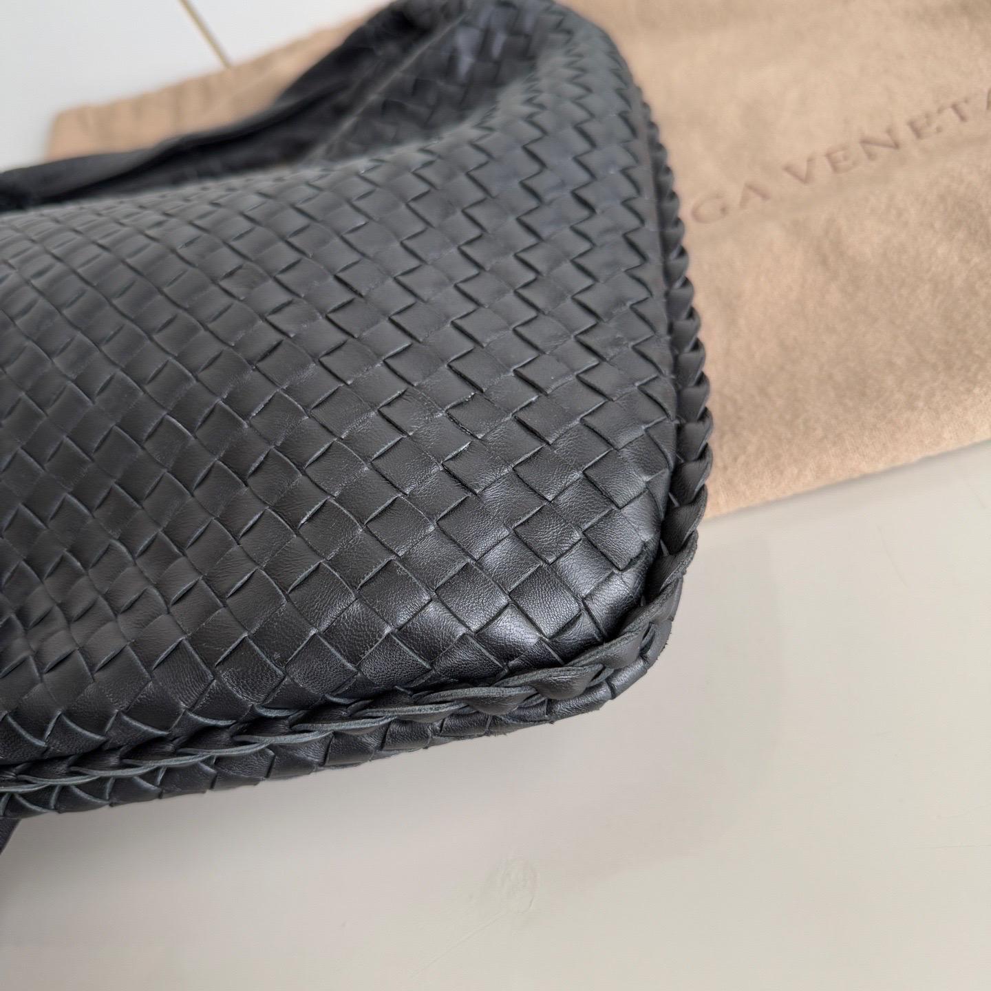 Bottega Veneta Intrecciato Hobo Bag Medium Black Leather 47cm 4