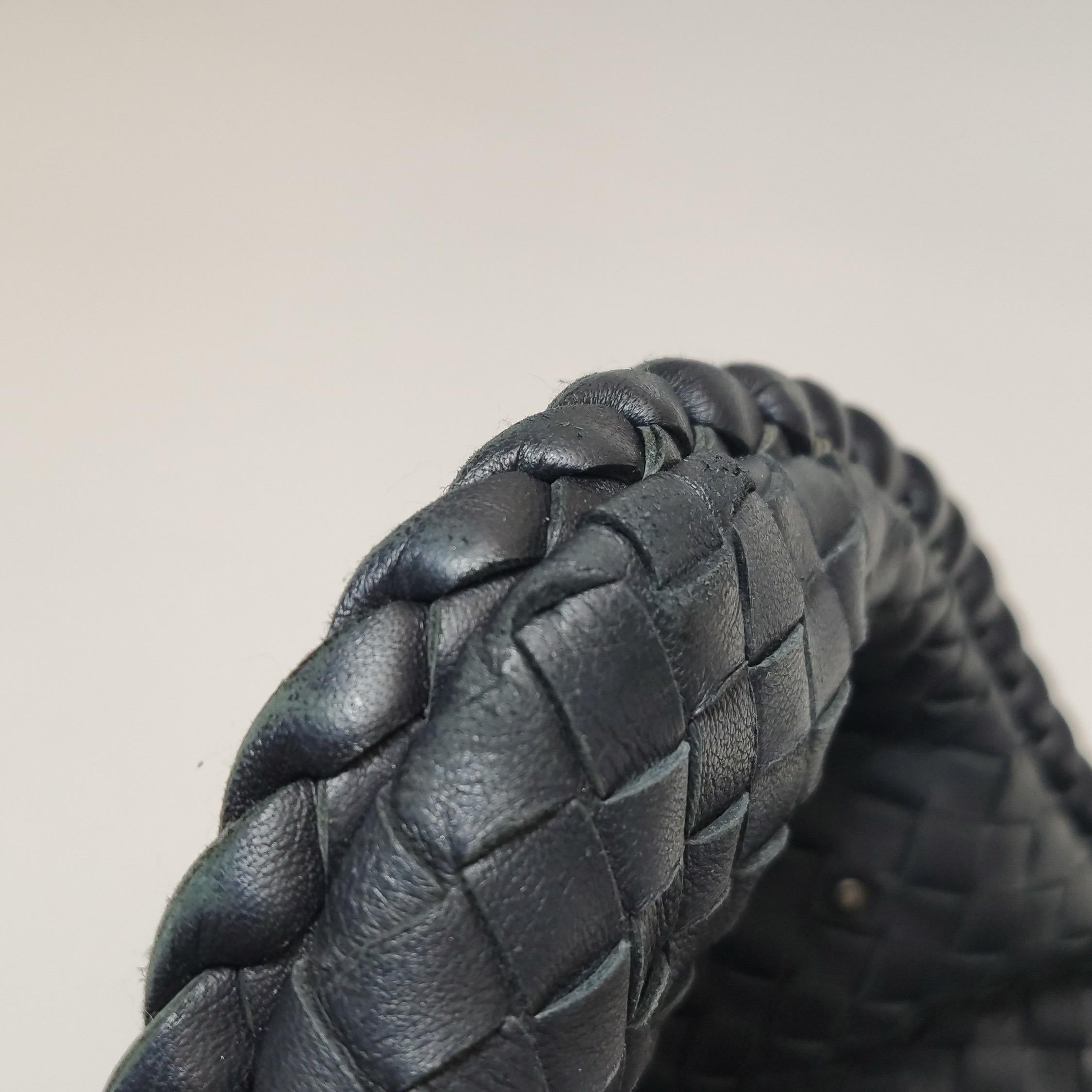 Bottega Veneta Intrecciato Hobo Bag Medium in pelle nera con borchie in metallo 40cm in vendita 8