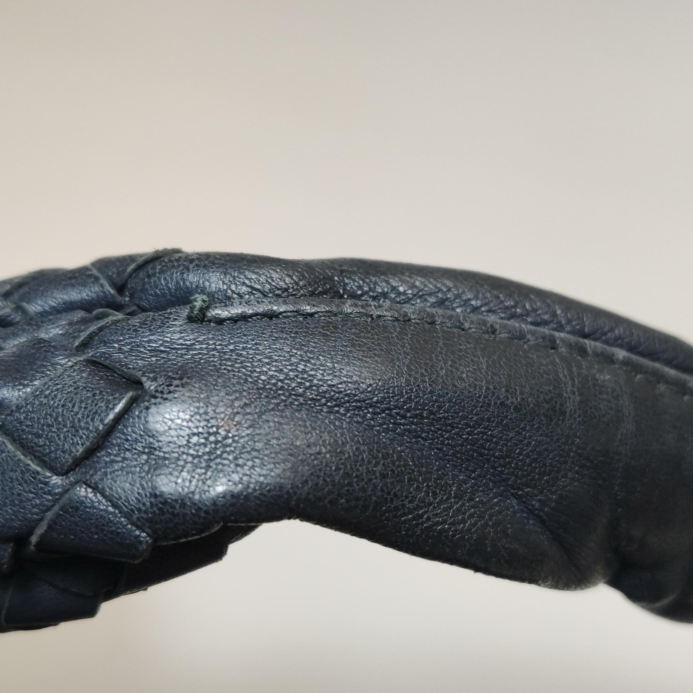 Bottega Veneta Intrecciato Hobo Bag Medium in pelle nera con borchie in metallo 40cm in vendita 9