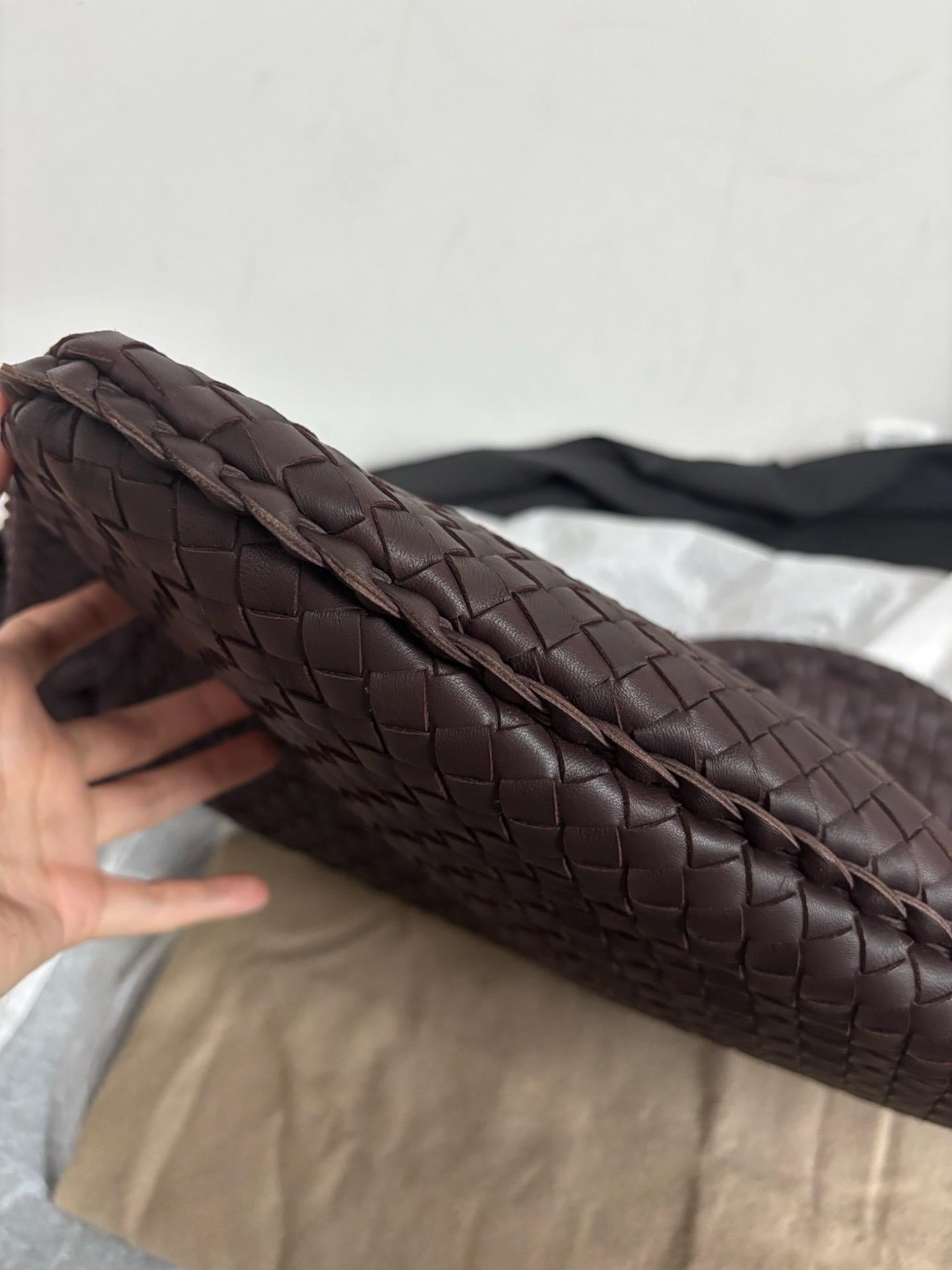Bottega Veneta Intrecciato Hobo Bag Medium Brown Lambskin leather 40cm 13