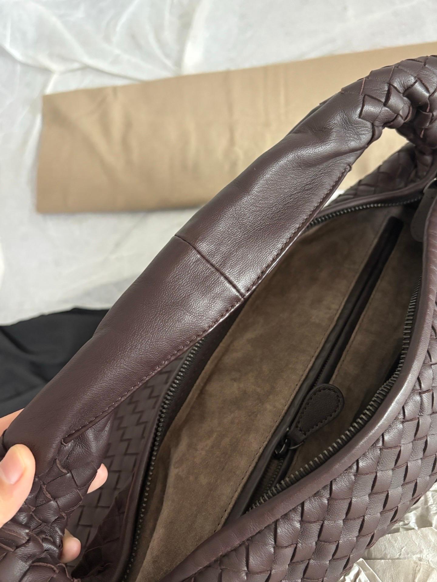 Bottega Veneta Intrecciato Hobo Bag Medium Brown Lambskin leather 40cm 4