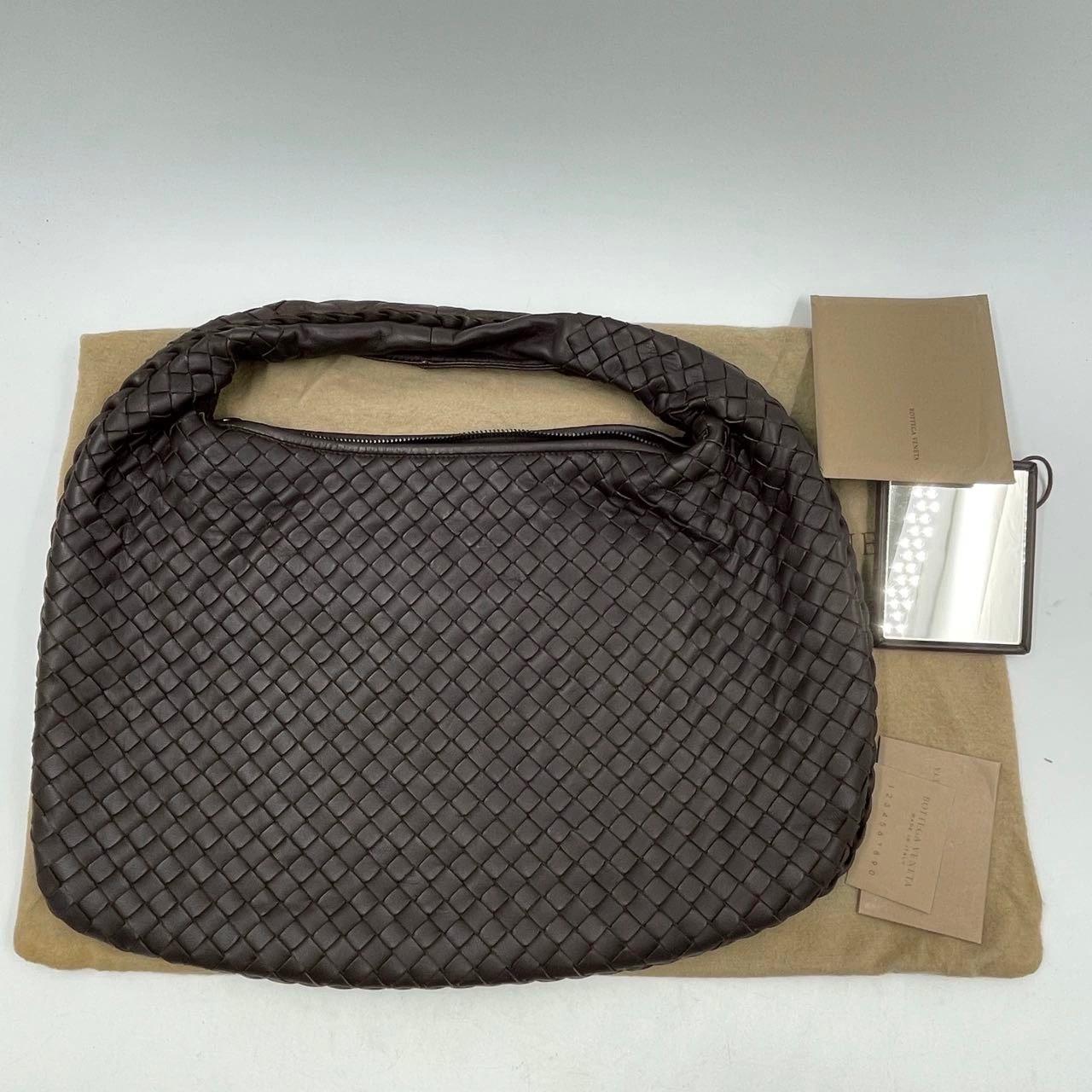 This Bottega Veneta Hobo Bag is an exceptional piece of luxury, crafted from lambskin leather with the instantly recognizable Intrecciato weave. Measuring 40cm wide at the base, roomy enough for all your essentials, it's the perfect winter accessory