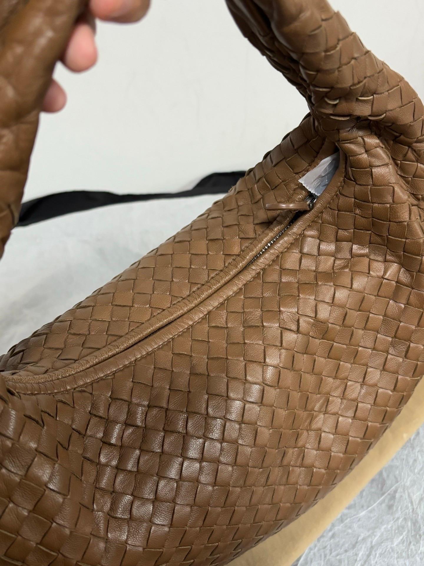 Bottega Veneta Intrecciato Hobo Bag Medium Milk Chocolate Brown 40cm en vente 6
