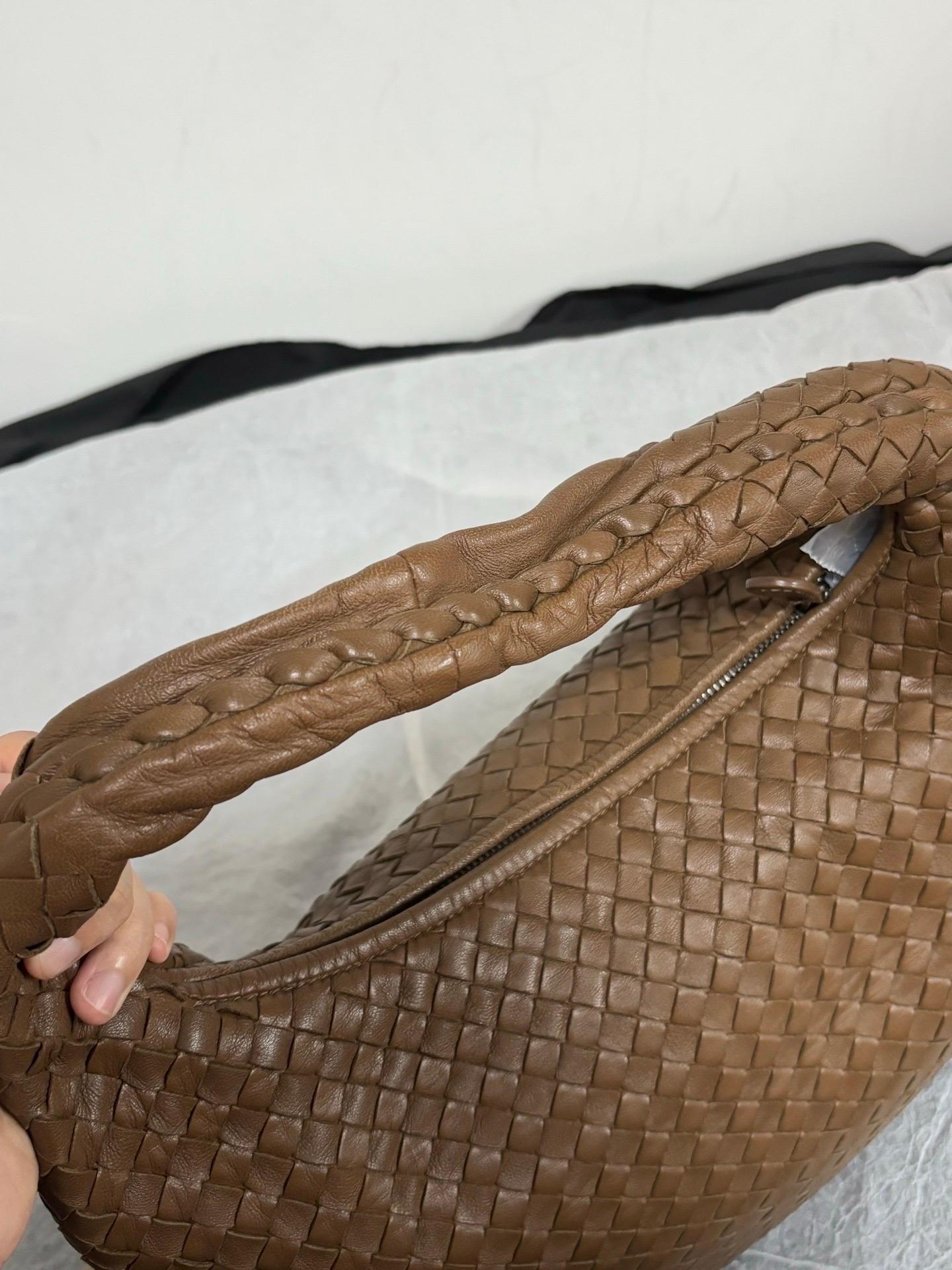 Bottega Veneta Intrecciato Hobo Bag Medium Milk Chocolate Brown 40cm en vente 7