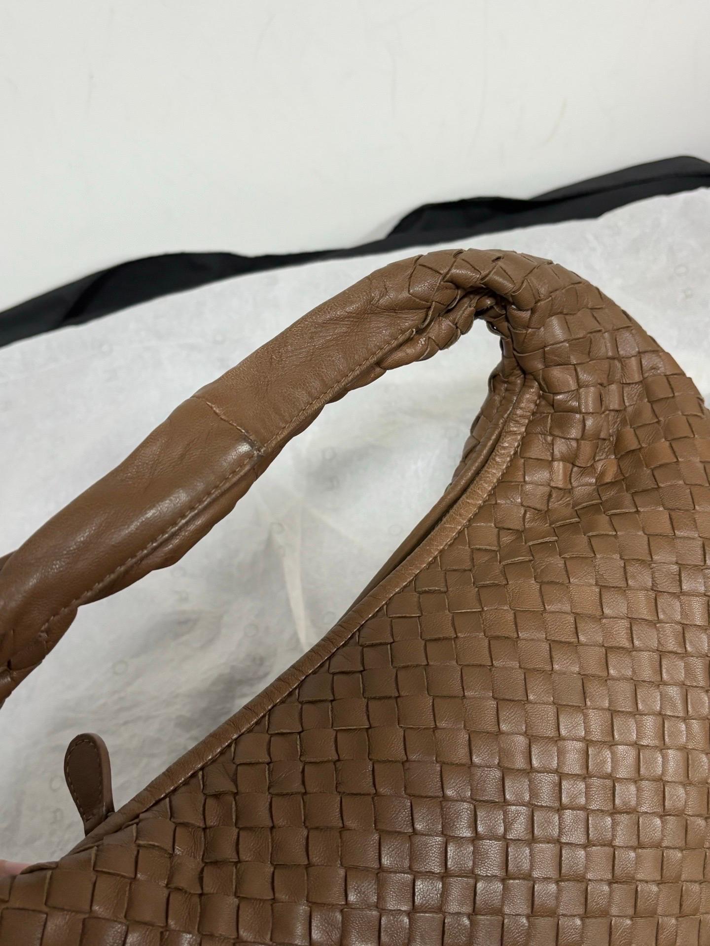 Bottega Veneta Intrecciato Hobo Bag Medium Milk Chocolate Brown 40cm en vente 8