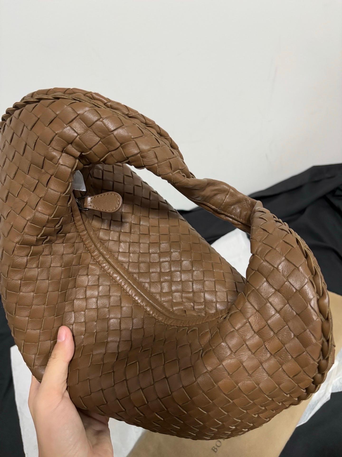 Bottega Veneta Intrecciato Hobo Bag Medium Milk Chocolate Brown 40cm en vente 10