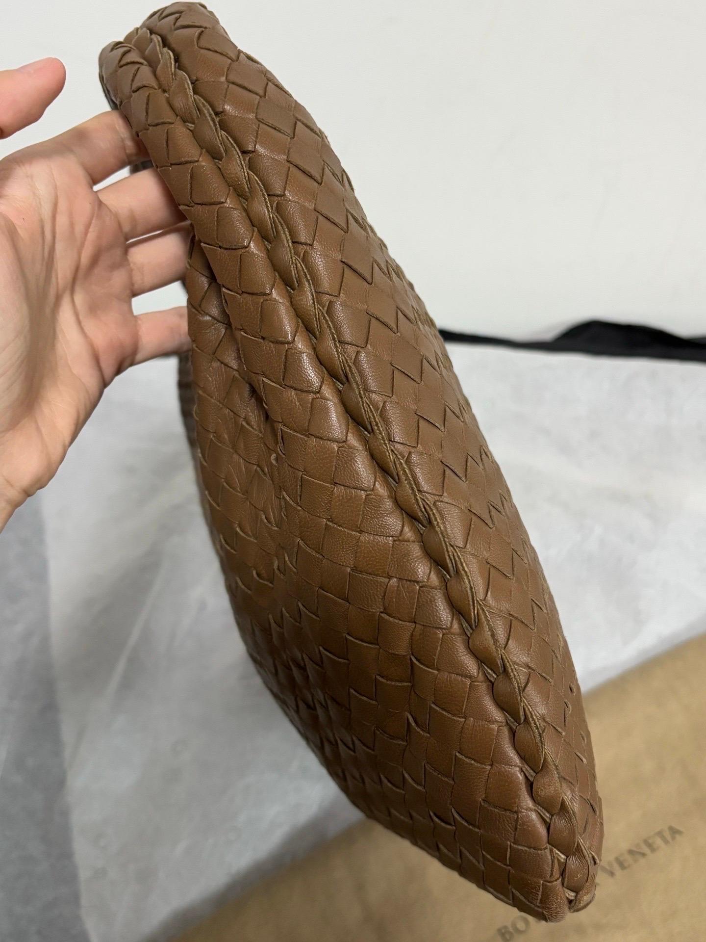 Bottega Veneta Intrecciato Hobo Bag Medium Milk Chocolate Brown 40cm en vente 3
