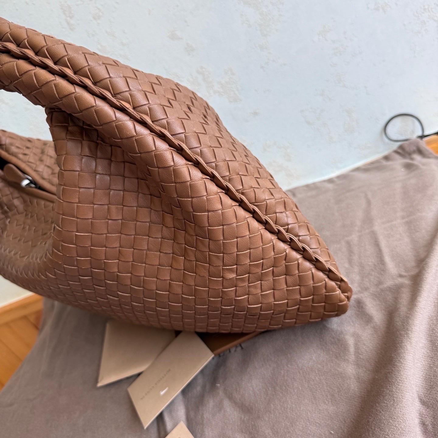 Bottega Veneta Intrecciato Hobo Tasche Medium Milchschokolade Braun Leder 47cm im Angebot 2