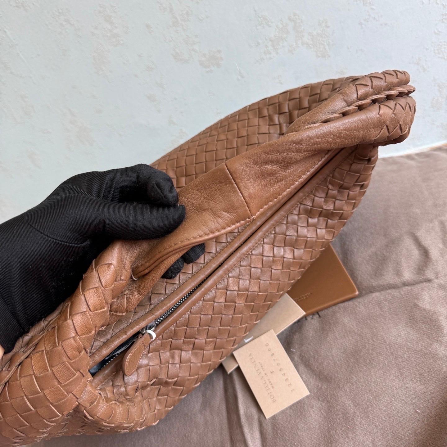 Bottega Veneta Intrecciato Hobo Tasche Medium Milchschokolade Braun Leder 47cm im Angebot 3