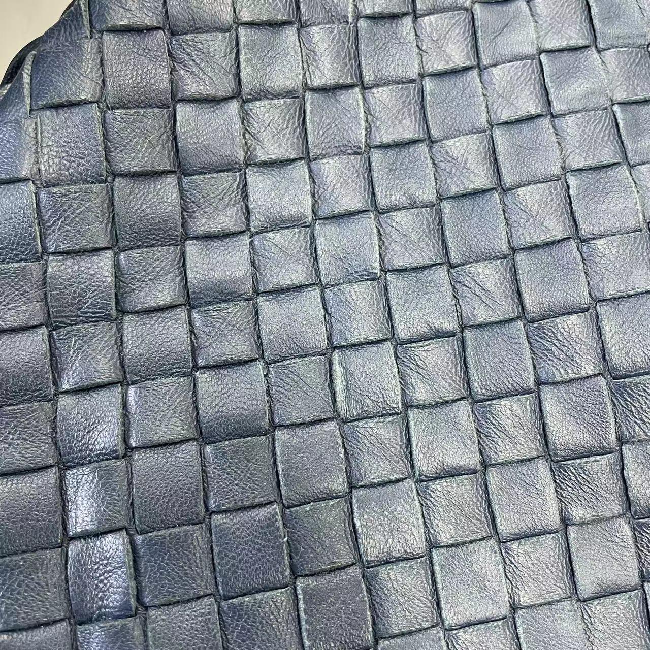 Bottega Veneta Intrecciato Hobo Bag Medium Navy Lambskin leather For Sale 13