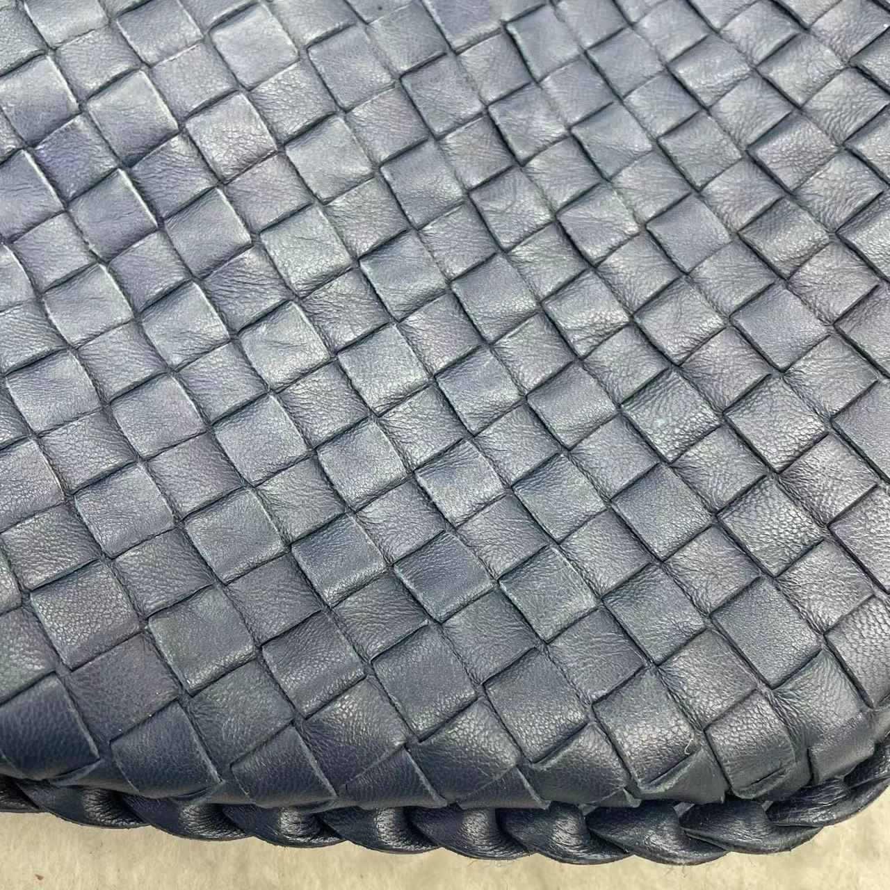 Bottega Veneta Intrecciato Hobo Bag Medium Navy Lambskin leather For Sale 15