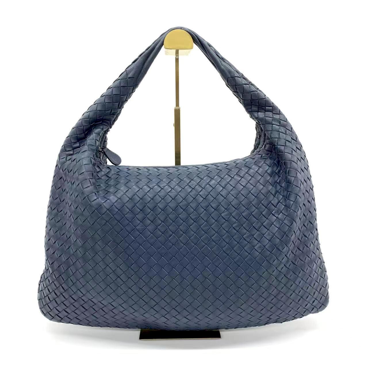 Women's Bottega Veneta Intrecciato Hobo Bag Medium Navy Lambskin leather For Sale
