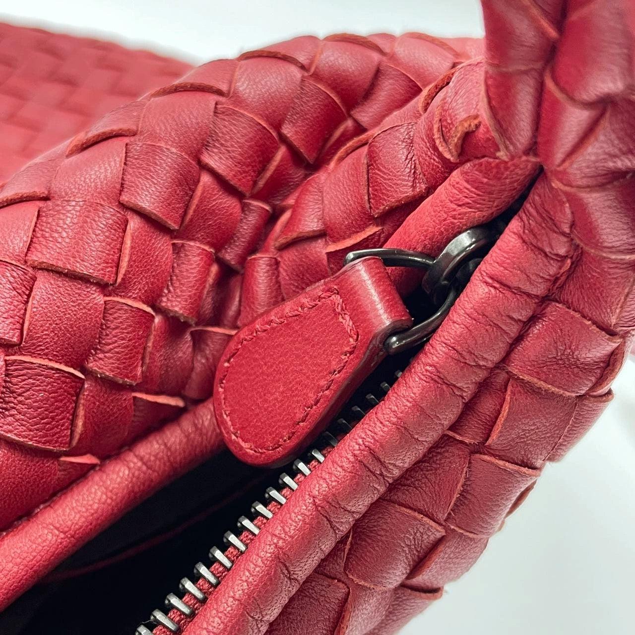 Sac hobo Intrecciato de Bottega Veneta en cuir d'agneau rouge de taille moyenne 48 cm en vente 7