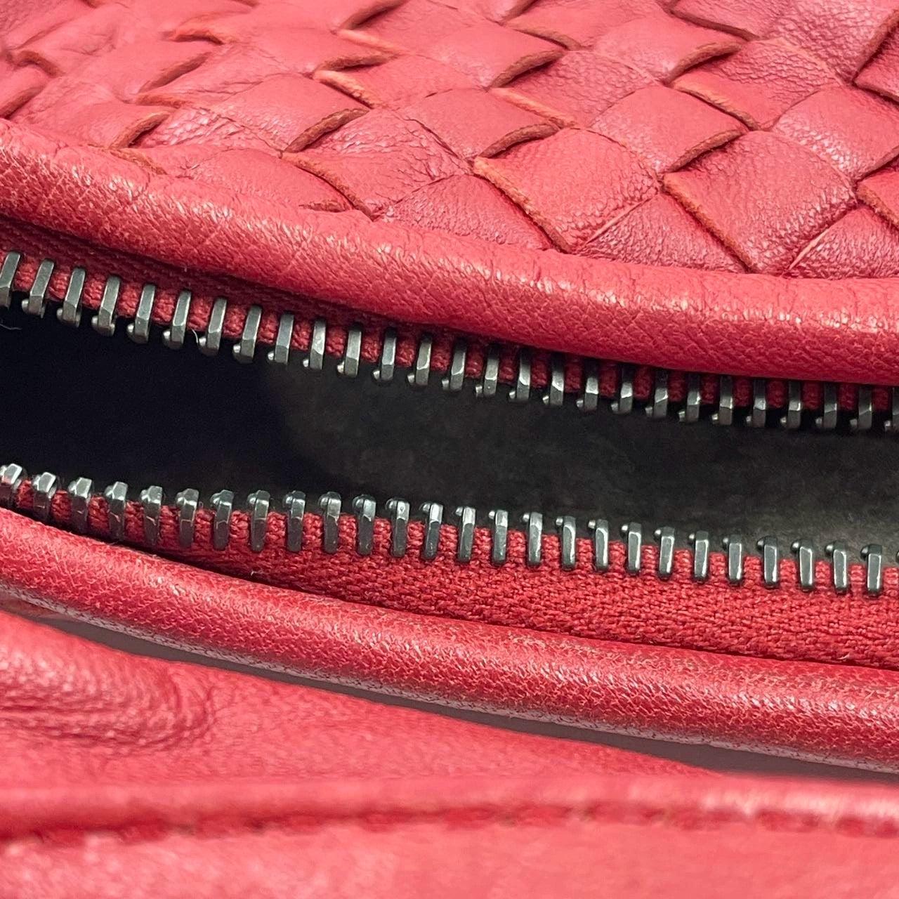 Sac hobo Intrecciato de Bottega Veneta en cuir d'agneau rouge de taille moyenne 48 cm en vente 12