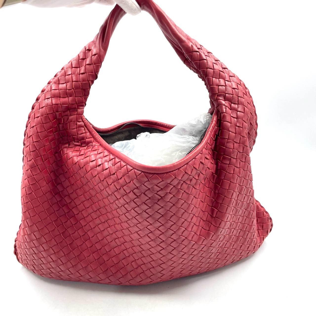 Sac hobo Intrecciato de Bottega Veneta en cuir d'agneau rouge de taille moyenne 48 cm en vente 1
