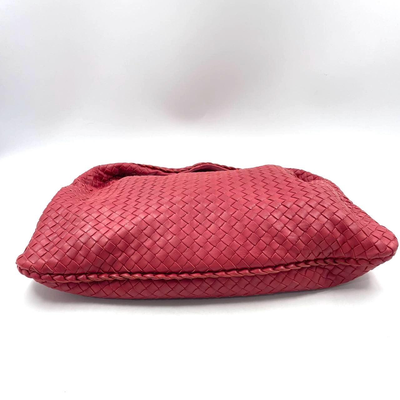 Sac hobo Intrecciato de Bottega Veneta en cuir d'agneau rouge de taille moyenne 48 cm en vente 2